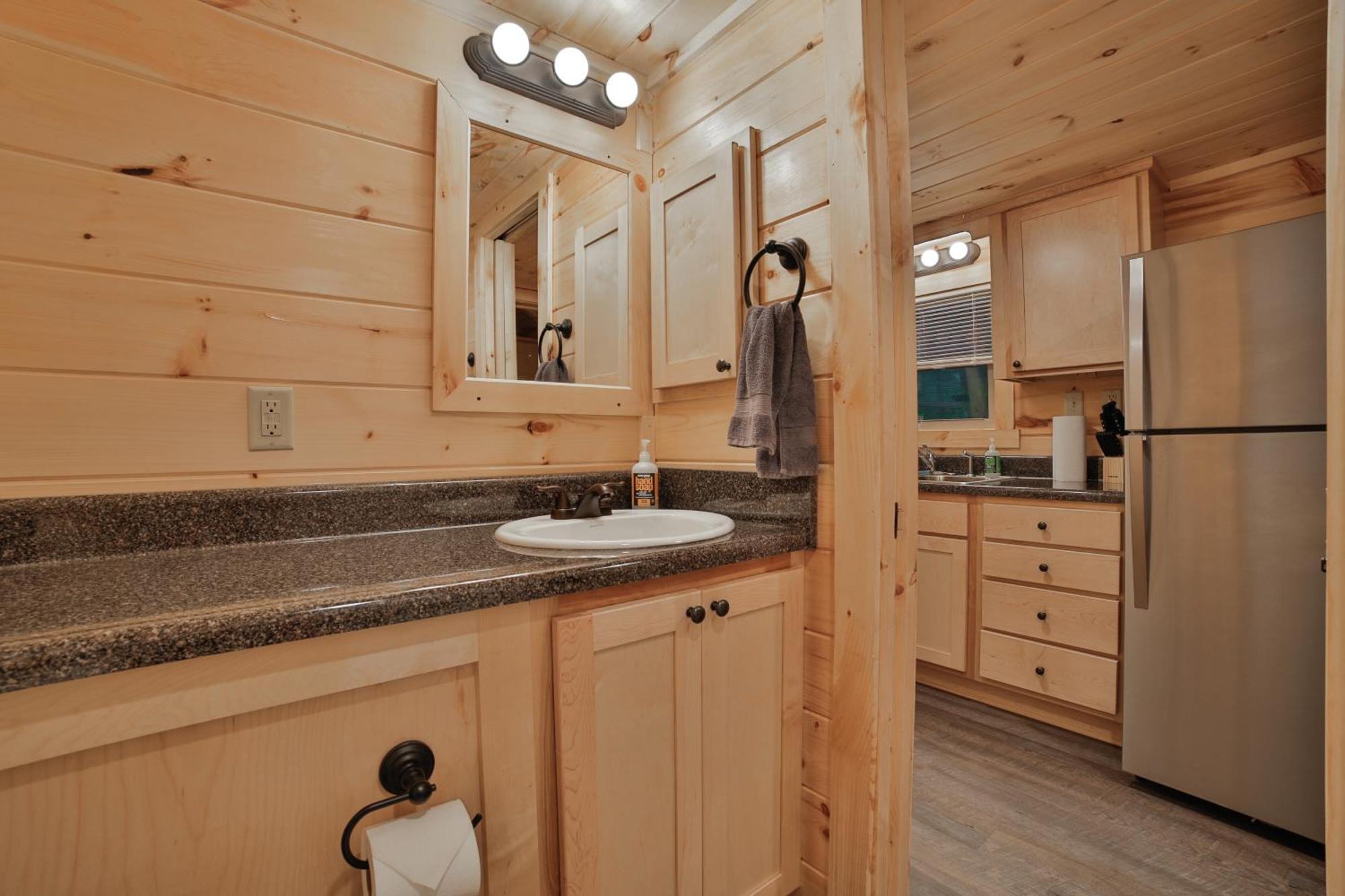 Martha Cabin Tiny Cabin By Downtown שאטאנוגה מראה חיצוני תמונה